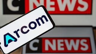 L'Arcom a écrit 200 000 euros. Elle n'a pas écrit le nom de la chaîne.