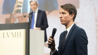 Nike nomme un Arnault le mercredi. Le lundi, l’indice la met dehors.