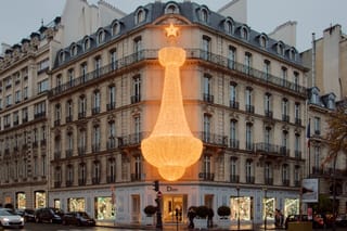 Le prix Femina quitte un musée de la Ville de Paris pour le 30 avenue Montaigne. Le jury dit qu'il ne touche pas un euro