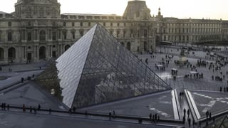 Ce week-end c’est gratuit. Lundi, ça dépend de votre passeport.