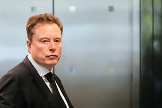 23 milliards de dollars pour un trou. Treize ans après avoir promis 1 000 km/h, Musk fait rouler des voitures sous le sable