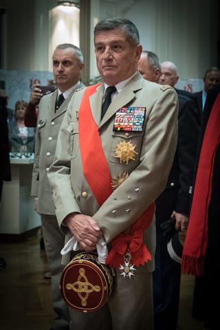 Puga : le ruban rouge et la fabrique du mérite