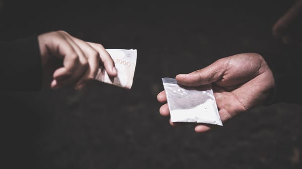 La dérive des drogues dans la politique française – Un fléau qui gangrène la démocratie