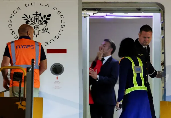 Brigitte à Emmanuel Macron : "Dégage, espèce de loser"