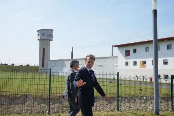 La France au bord du gouffre carcéral – Un futur entre chaos et espoir ?