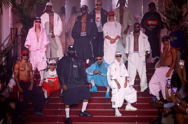 Le président du Salvador ironise sur l’expulsion de détenus vers la France après un défilé controversé à la Fashion Week de Paris