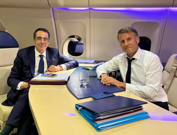 Comme Morandini, Darius Rochebin a utilisé de fausses identités sur les réseaux pour détourner des jeunes garçons