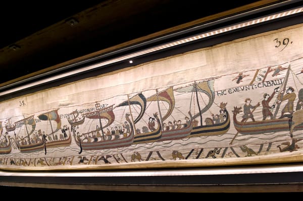 Scandale à l'Élysée : quand le palais retient les secrets de la tapisserie de Bayeux comme en Corée du Nord
