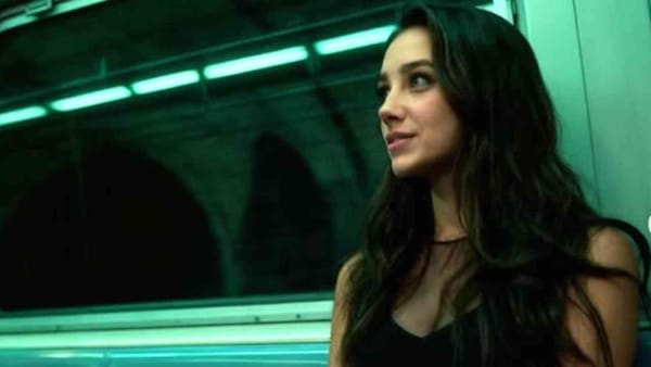 La prochaine Scarlett Johansson : l'IA qui fait trembler les planches