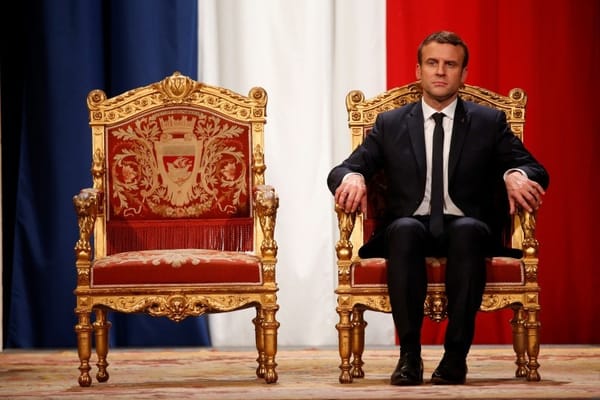 Macron, le Roi-Soleil en devenir : 2032, la guerre et la passivité française, un scandale vu du monde entier