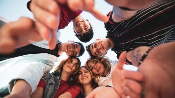 Les stagiaires “Gen Z” qui s’en foutent : mythe confortable, malaise réel