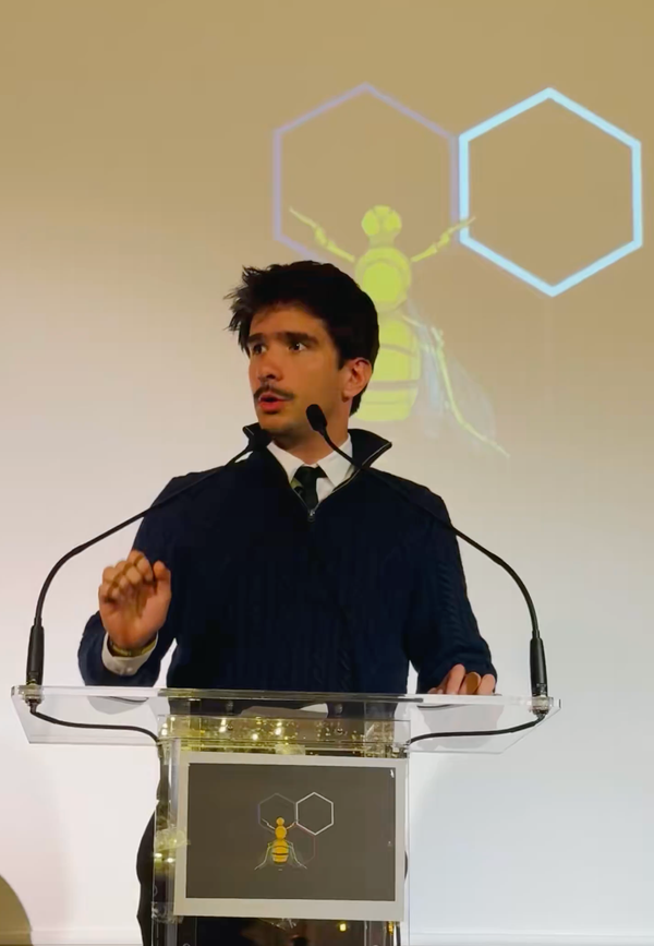 Emmanuel Macron engage la parole de la France en annonçant des "actions défensives" à six mille kilomètres de la France