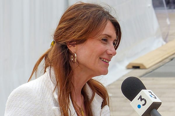 Sandrine Josso, ses collaborateurs et le silence de l'Assemblée