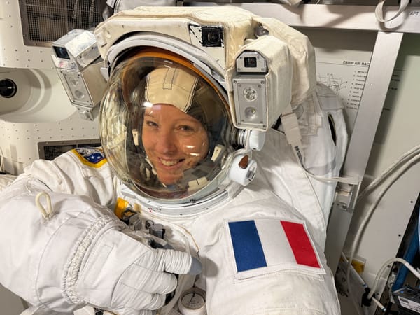 À 14 h 35, une Française sortira dans le vide pour changer une antenne