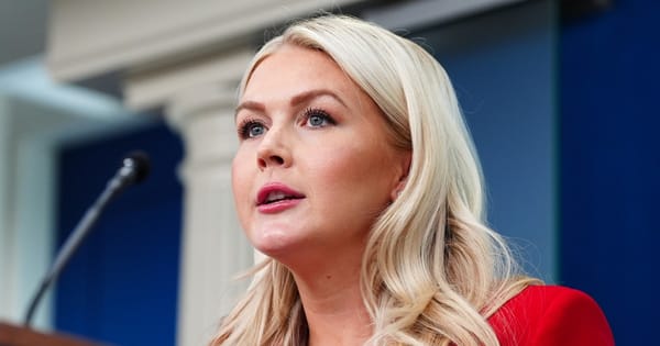 Elle quitte le pupitre, où tout est enregistré, pour un rôle où rien ne l’est. C’est dans le même communiqué.
