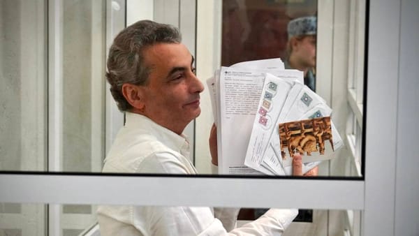 11 ans et 1 mois pour un repost publié avant que la loi n’existe