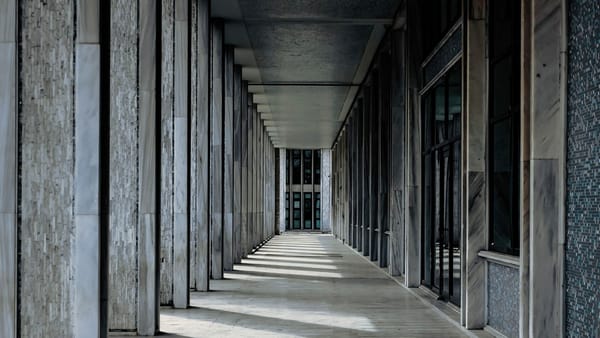 Le compte suspendu en juillet 2024, le jugement rendu dix-huit mois plus tard