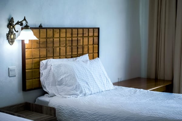 Instruction de sortie d’hôtel sans relogement : le 115 des Bouches-du-Rhône a dit non