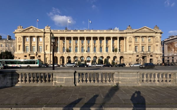 Au Crillon, la discrétion s’arrête devant les écrans