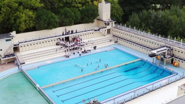 La France a élu monument préféré une piscine de corons. Le Petit Trianon est arrivé derrière.