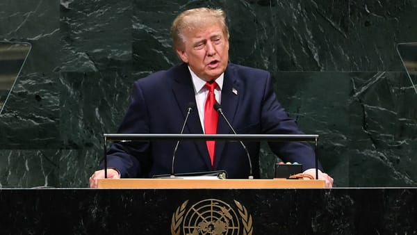 Il a reculé 8 fois devant l’Iran. Hier, à l’ONU, il a fixé la neuvième échéance : juste après sa propre élection.