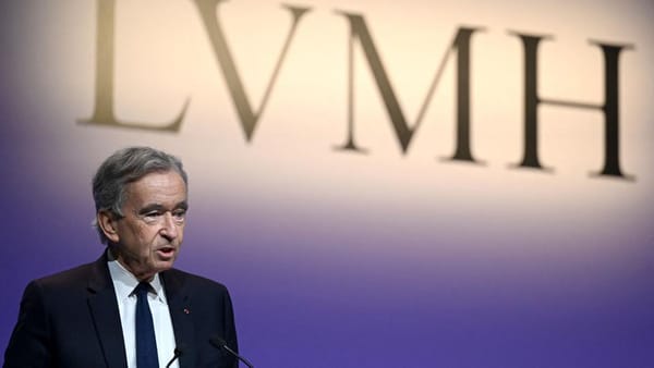 Bernard Arnault perd 50 milliards de dollars. Sa famille, elle, vient d’acheter le contrôle de LVMH