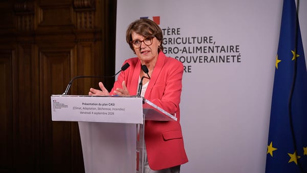 1 356 000 000 euros pour la sécheresse, annoncés un vendredi où l’Assemblée ne siège pas et ne siégera pas avant octobre