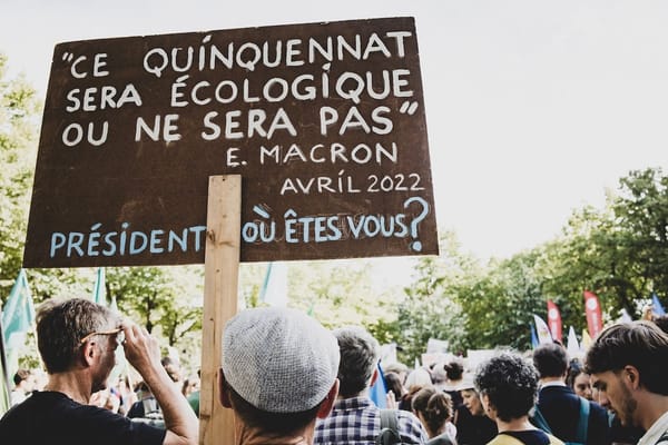 Greenpeace, des pompiers et des infirmières se donnent rendez-vous à 19h30. Pas au ministère de l’Écologie. Au ministère de l’Argent