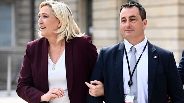 31 mois entre la première alerte et la première enquête