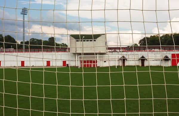 Football : le contrôle des adultes ne s’arrête pas au vestiaire