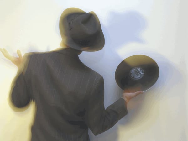 Sourire au fantôme de la jeunesse