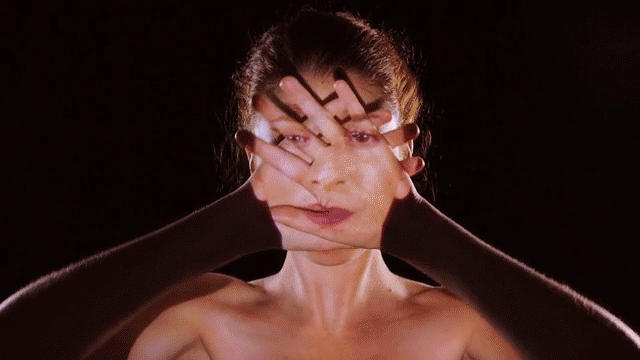 Emmy Curl : le clip entêtant