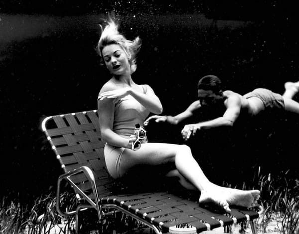 1938 : les premières photos sous-marines [pin-up underwater]
