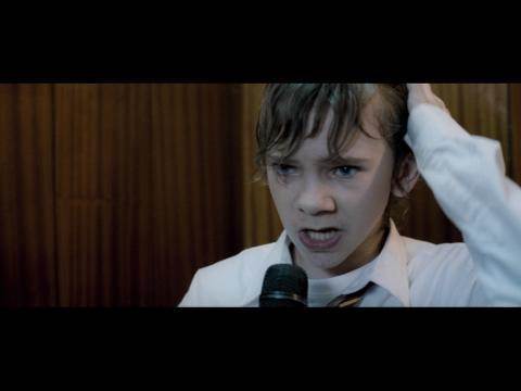 Chris Sweeney réalise « Blue Blood » pour Foals