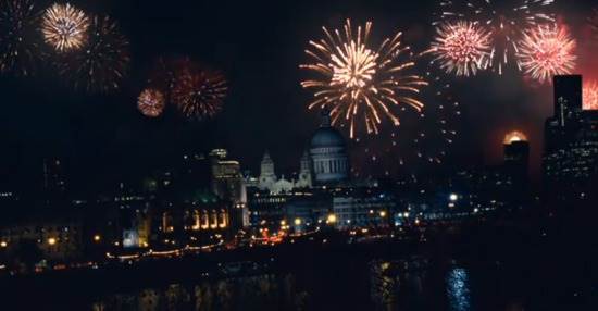 Mat Whitecross signe “Christmas Lights” pour Coldplay