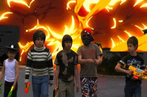 IS TROPICAL « The Greeks »