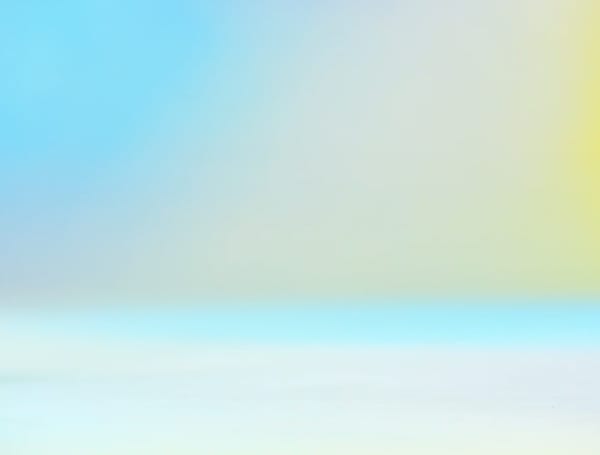 H&M « offre » un clip à une jeune & jolie pouf