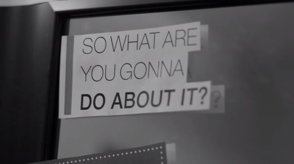 Vanity : histoire d’une jeune fille névrosée face à son miroir