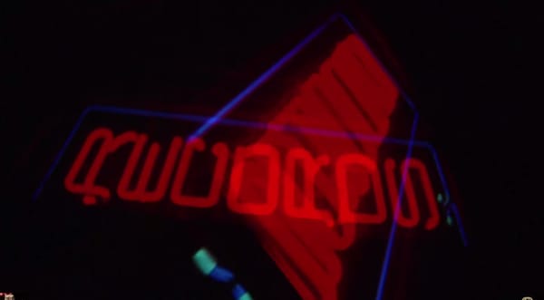 Lykke Li se nourrit grâce à Gucci