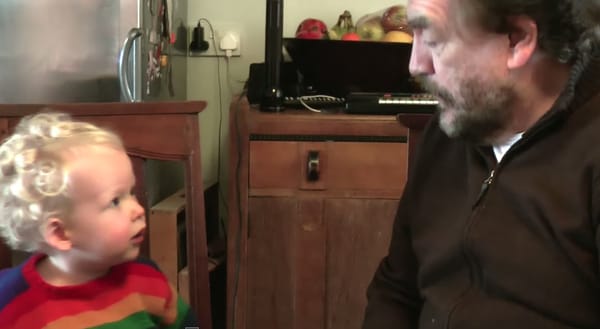 Un enfant de deux ans et demi apprend Shakespeare par coeur