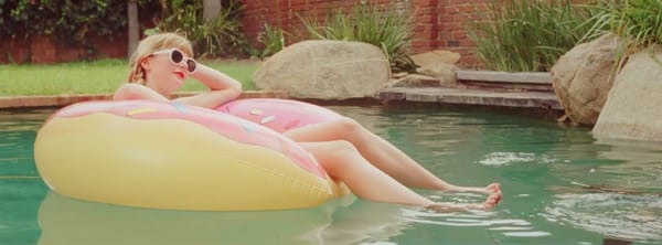 Quand Lolita rencontre Dracula [ dans un clip ]