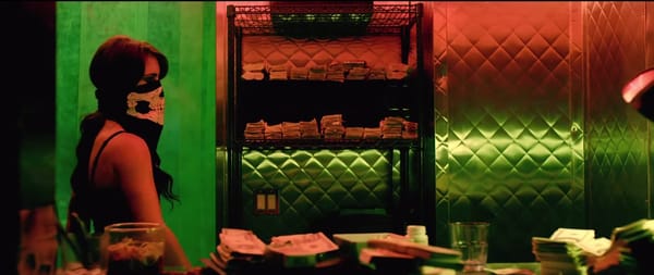 GRRRL POWER : Quand les BITCHES prennent les armes