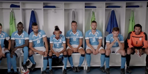 Carla Bruni pour Ford : Prendre un virage…et se planter