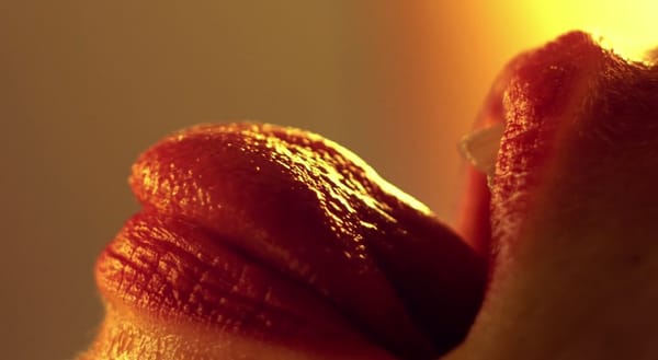 Juice Porn : échanges de fluides en plan serré