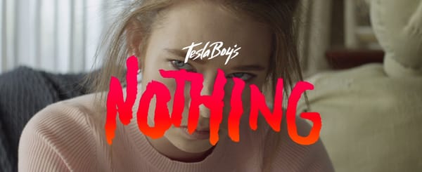 Les gesticulations enfantines d’une tueuse pré-pubère