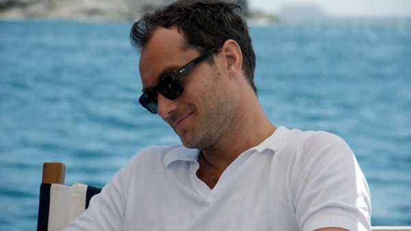 Jude Law casse l’écran pour faire vendre du Whisky