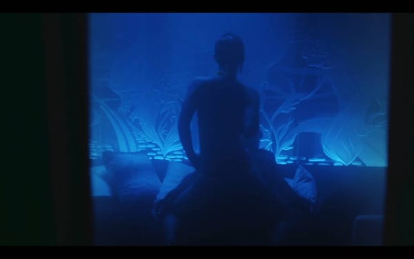 Un homme-singe accro à la fumette, aux jeux-vidéos et aux jeunes filles