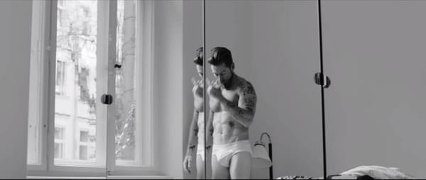 Danny Sangra détourne les codes du film de mode publicitaire