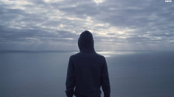 Peter Franklyn Banks réalise le dernier clip de Gaz Coombes