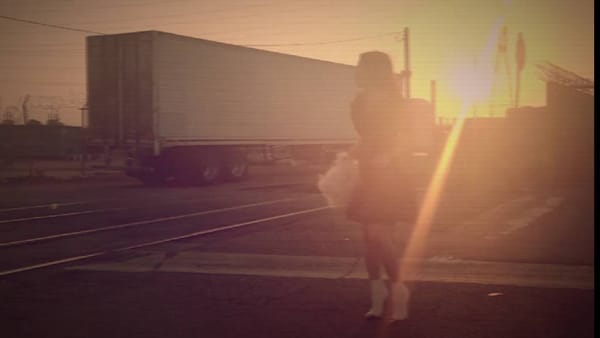 Guy Aroch signe un film de mode déroutant tourné à l’iPhone